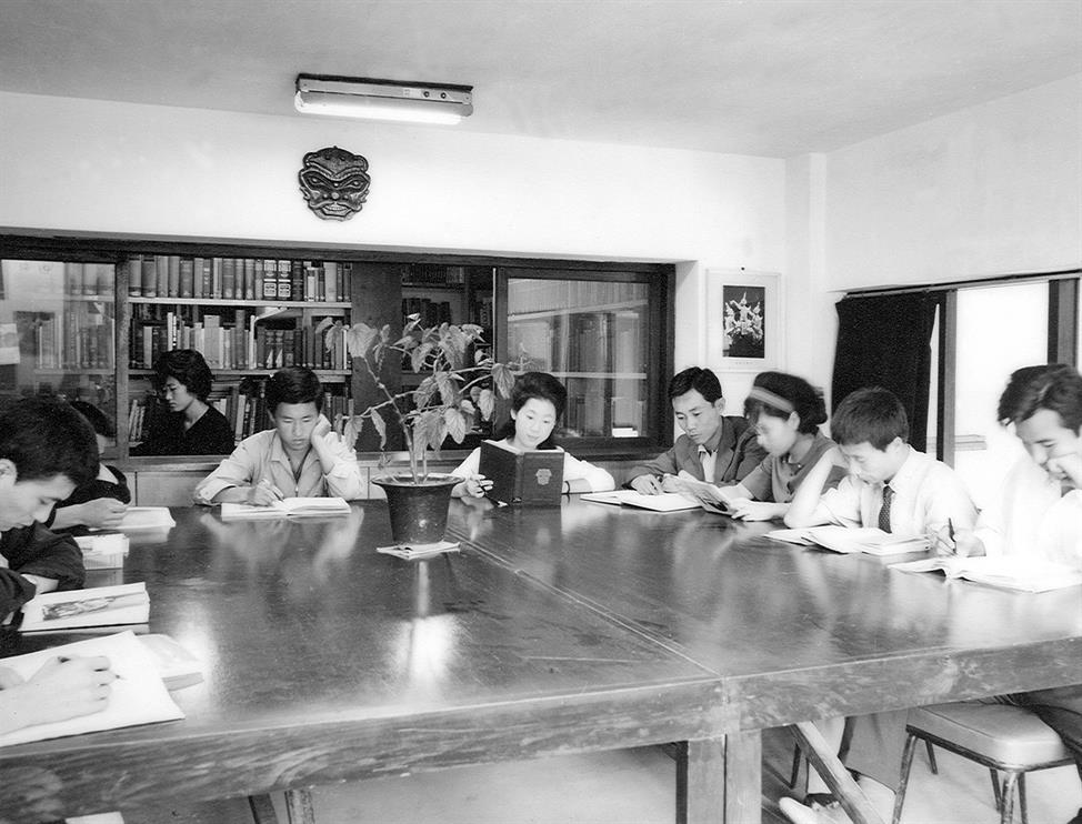 1962 드라마센터 초기 연극도서관